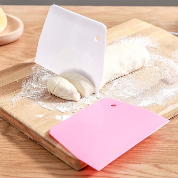1/2 Pcs Useful Curved Cream Spatula DIY Pastry Cutters Fondant Dough Scraper Cake Cutter Pastry Baking Tool Kitchen Accessories